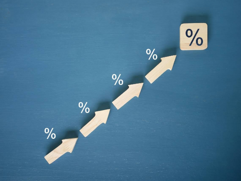薪水漲不動，不如躺平就好？每年只投資10萬、10年能多賺千萬...他揭1個致富絕招，不是有錢人也能做到